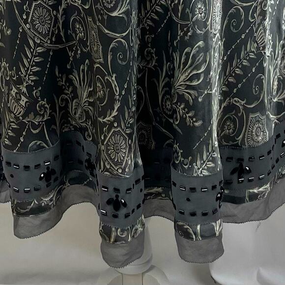 White House Black Market Gray Cream Paisley Pure Silk Beaded Skirt NWOT Size 4 - Picture 3 of 11